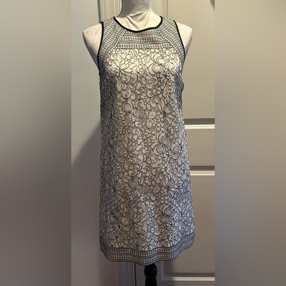 LOFT sleeveless black and ivory Floral Crochet Lace Shift Dress Womens 2 NWT
